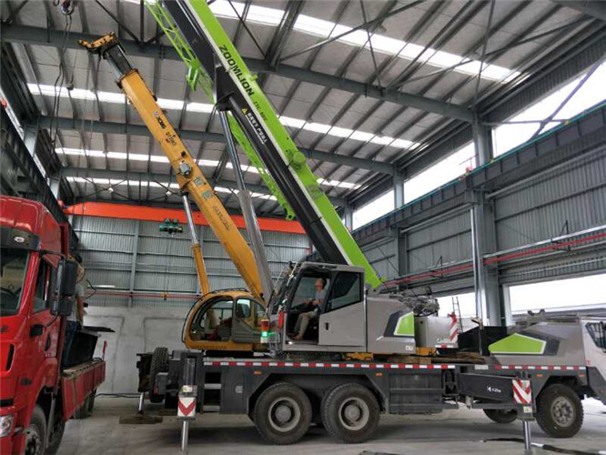 月湖区高空车出租需要注意哪些安全事项？