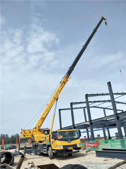 月湖区超高层建筑钢结构吊装案例